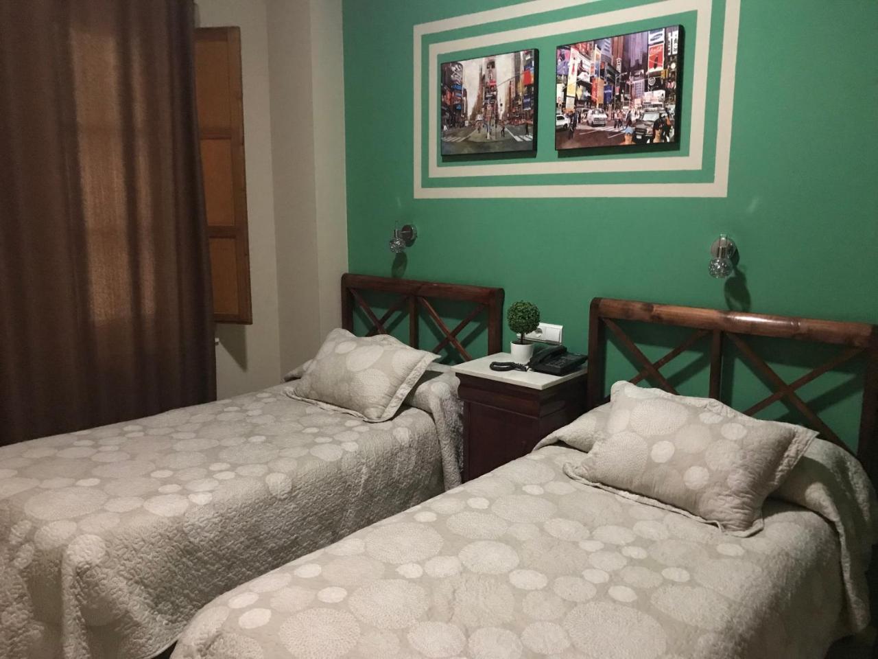 Hostal Puerta Carmona Σεβίλλη Εξωτερικό φωτογραφία
