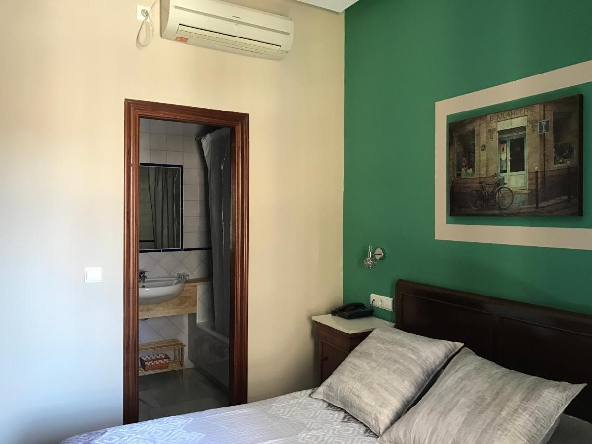 Hostal Puerta Carmona Σεβίλλη Εξωτερικό φωτογραφία