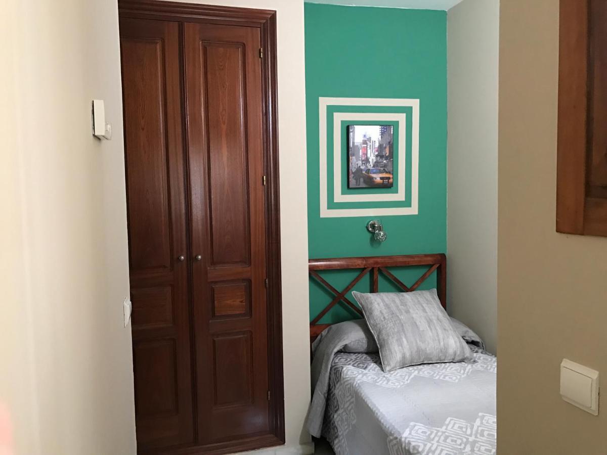 Hostal Puerta Carmona Σεβίλλη Εξωτερικό φωτογραφία
