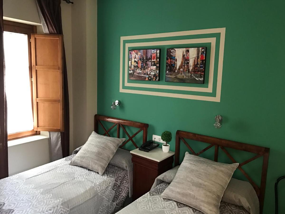 Hostal Puerta Carmona Σεβίλλη Εξωτερικό φωτογραφία